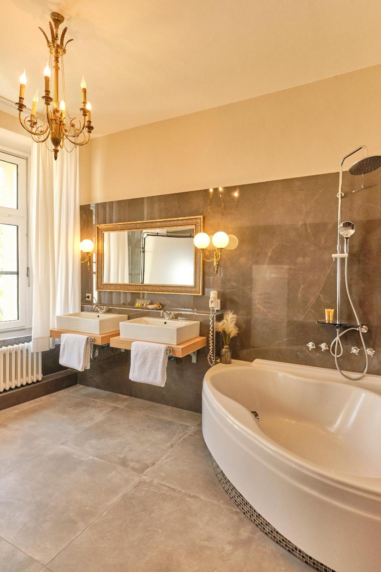 Hotel Van Bebber Ксантен Экстерьер фото